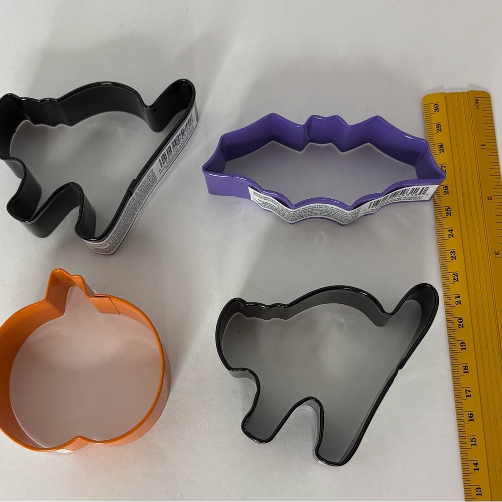 Halloween Cookie Cutters Set of 4 Cat Pumpkin and Bat NWOT
